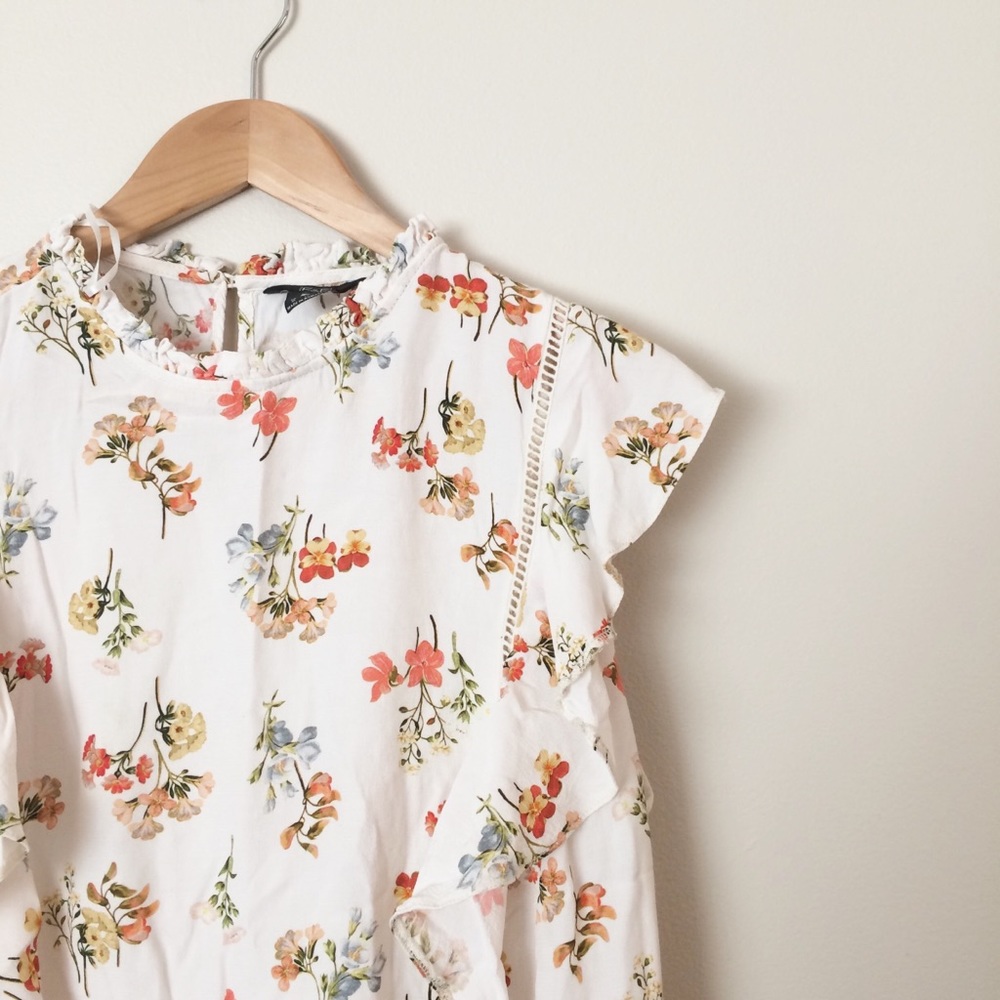 Floral sleeveless blouse